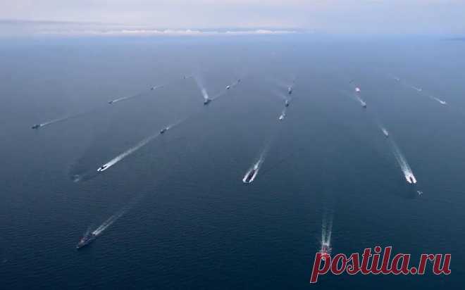 Российский флот начал стратегические учения в трех морях и двух океанах. ВМФ России начал учения «Океан-2024», они пройдут в Тихом и Северном Ледовитом океанах, Средиземном, Каспийском и Балтийском морях до 16 сентября включительно. К маневрам привлекут МВД, МЧС, ФСБ, Росгвардию и зарубежный контингент