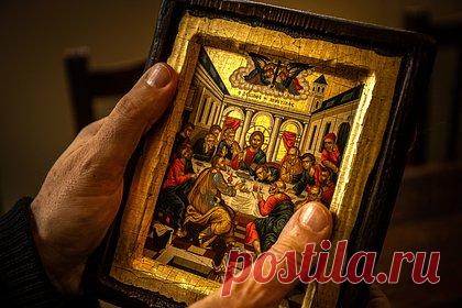 Противники УПЦ попытались захватить собор в Каменец-Подольском. Противники Украинской православной церкви (УПЦ) предприняли попытку захвата ее кафедрального собора в городе Каменец-Подольский в Хмельницкой области. Верующим, которые встали на защиту храма, пытаются вручить повестки. Внутри собора совершается богослужение, люди перед собором также молятся.