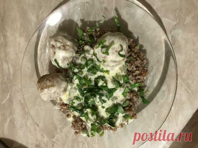 Куриные фрикадельки в сливочном соусе с гречкой рецепт