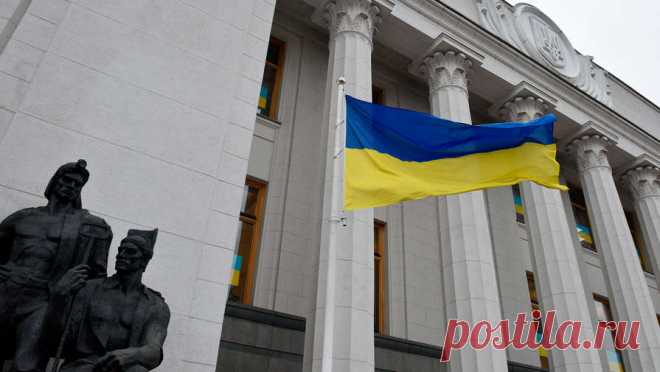 В Раде не смогли собрать подписи для II чтения закона о запрете УПЦ. Депутаты Верховной рады Украины не смогли собрать достаточного количества подписей для вынесения на рассмотрение во II чтении законопроекта о запрете Украинской православной церкви (УПЦ). Об этом в своем Telegram-канале сообщила ...