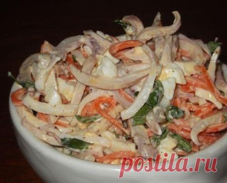 Салат с кальмаром, яйцом и корейской морковью
на 100 грамм - 96.71 ккал, Б/Ж/У - 11.59/4.38/3.34
Ингредиенты:
Кальмары - 4 шт
продолжение в источнике...