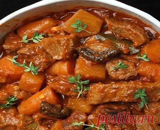 Мясо, вкуснее которого я не ела в жизни. Оно было и жаренным и тушеным одновременно, ароматным но не забитым избытком специй. Оно таяло во рту, казалось чуть сладковатым, но с благородной кислинкой, и мягкости необычайной.
           
Берете любое любимое в вашей семье мясо.
           
В казанке разогреваете, раскаляете растительное масло. В него, небольшими порциями, буквально по пять кусочков, вбрасываете ваше мясо (размеры кусков как на гуляш). Шумовкой достаёте обжаре...
