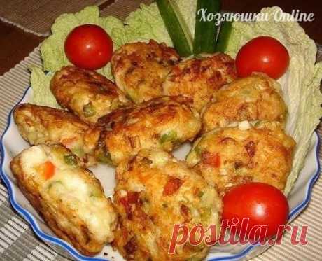 Рецепт очень вкусных и полезных котлет из куриного мяса с овощами и сыром.