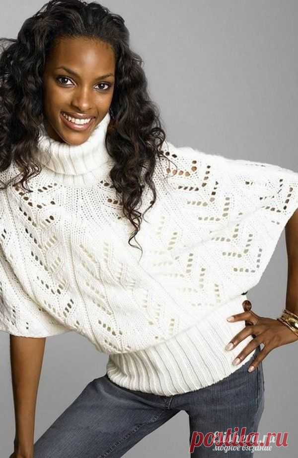 Пуловер-пончо "Белый парус" вязаный спицами