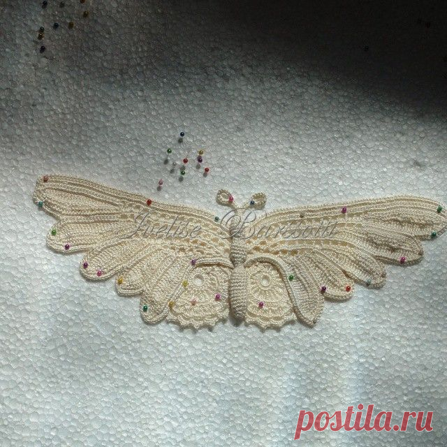 ..love butterflies... #irishcrochetlace #irishcrochet #renda #lace #lacecrochet #croche #crocheirlandes #luxury #weeding #bridal #ganchillo #feitoamao #ivelisefeitoamao #handmade