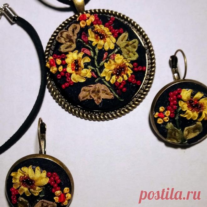 ДОРОГИЕ ДРУЗЬЯ И ЦЕНИТЕЛИ МОЕГО ТВОРЧЕСТВА! ПРИГЛАШАЮ НА СВОЙ МК ПО СОЗДАНИЮ УКРАШЕНИЯ В СТИЛЕ ХОХЛОМА.ВЫШИВКА ЛЕТНАМИ И БИСЕРОМ. МК СОСТОИТСЯ В МАГАЗИНЕ 