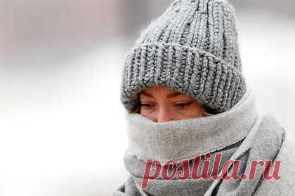 Российский терапевт рассказала о требующем обращения в больницу симптоме. Появление боли при вдыхании холодного воздуха может быть признаком развития у человека сердечных заболеваний. Об опасном симптоме предупредила специалист-терапевт Оксана Драпкина. Она также назвала и другие симптомы, указывающие на наличие проблем со здоровьем — боль в животе и боль, отдающуюся в конечностях.