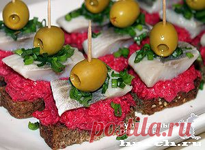 Канапе с сельдью и свеклой | Харч.ру - рецепты для любителей вкусно поесть