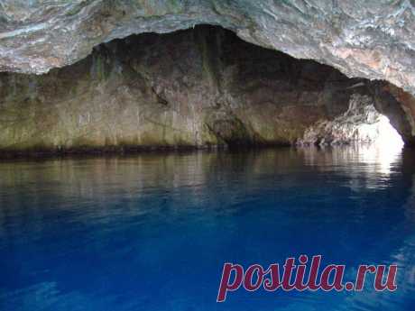 Blu cave,near beach Zanjic,outside of Boka bay