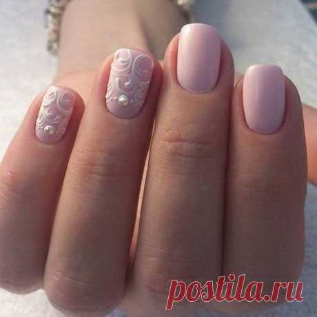 Нежный маникюр на короткие ногти