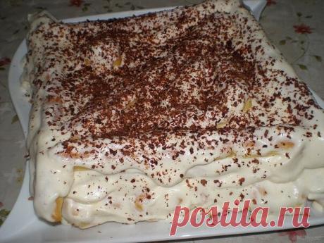 Торт "Дамские пальчики" 

Ингредиенты: 
- молоко или вода - 1,5 стакана 
- сливочное масло - 150 г 
- мука - 1,5 стакана 
- яйцо - небольших 6 шт.,больших 5 шт. 
- соль - 1/3 ч. ложки 
- маргарин для смазки противня 
- сметана высокой жирности - 2 стакана 
- сахар - 1 стакан 
- шоколад - 100 г 

Приготовление: 
В молоко добавить солью и маслом и довести до кипения. В кипящую смесь добавить просеянную муку постоянно помешивая. Прогреть смесь в течение 2 минут, непрерывно пе...