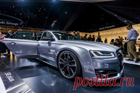 Audi S8 plus Двигатель: 4.0 V8 Мощность: 605 л.с. Крутящий момент: 700 Нм Разгон до сотни: 3.8 сек Макс. скорость: 305 км/ч Привод: Полный