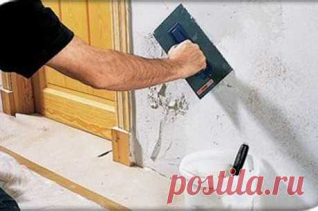 Имитация каменной кладки 

Материал: 
- шпаклевка, усиленная целлюлозой 
- акрил-лазурь с блеском: светлый дуб, белая, светло-серая 
Инструменты: 
- кельма (гладилка) 
- строительный уровень 
- мастерок 
- натуральная губка 
- различные кисти 
- малярная лента (скотч) 

1. шаг 
Предварительно ограничьте рабочую поверхность стены: приклейте на выбранном уровне малярную ленту. Шпаклевку размешайте до пастообразной консистенции и с помощью кельмы нанесите ее на стену равномер...