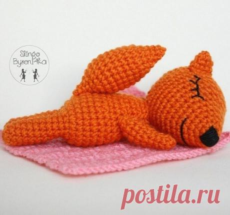 Лисичка сплюшка от SlingoByseni4ka: https://amigurum.ru/2017/02/lisichka-splyushka-kryuch..