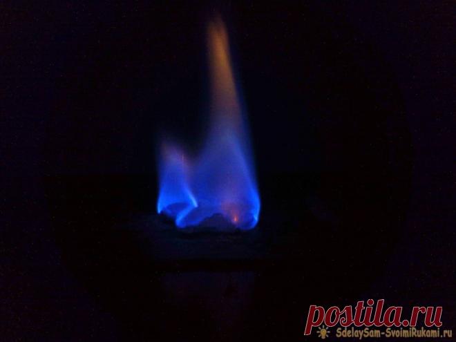 Сухой спирт своими руками Неотъемлемой частью любого долгого похода является костёр. Для быстрого розжига туристы зачастую используют сухое горючее. Однако если в поход идёт турист-химик, то в его арсенале для розжига есть нечто более интересное - твёрдый спирт. Выглядит он следующим образом: О нём-то и пойдёт речь в