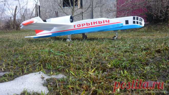 Создание авиамодели «Горыныч» СВ-207 из потолочной плитки Здравствуйте, уважаемые авиамоделисты. Сегодня я хочу поделиться с вами рассказом о новой авиамодели «Горыныч» СВ-207, созданной по проекту «Феникс». Эта модель воссоздана в память о моей модели Бартини 01 – Тень, которая была создана в 2015 году. Схема этой модели, как и самого самолёта уникальна.
