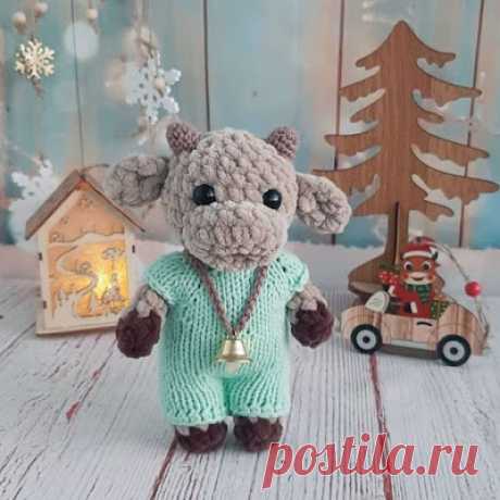 1000 схем амигуруми на русском: Бычок в комбинезоне