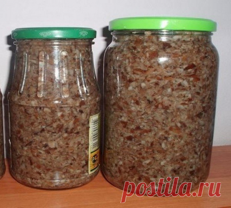 КАК ПРИГОТОВИТЬ ГРИБНУЮ ИКРУ 
Сохрани на стену чтобы не потерять.
Соседи у меня просто замечательные, принесли мне два ведра опят. В этом году у нас урожай на эти грибы. Приготовила я икру, угостила соседей и вам рецептик хочу написать.
На 2 кг отварных грибов(варить 15 мин) взять 300 г репчатого лука мелко порезать,300 г моркови натереть на крупной тёрке. 
Обжарить лук и морковь в растительном масле.
Отварные грибы, обжаренные овощи, перекрутить на мясорубке, добавить 1 с...