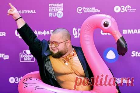«Я знаю, я долго не проживу» Умер «Пухляш из клипа Little Big». Он был трудоголиком и не дожил до 30. Танцор и актер Дмитрий Красилов, также известный как «Пухляш из клипа Little Big», был найден мертвым в квартире на улице Академика Янгеля в Москве. По предварительным данным, ему стало плохо вчера, 17 декабря, когда он возвращался с премьеры фильма. Артист прославился после участия в клипе группы Little Big.