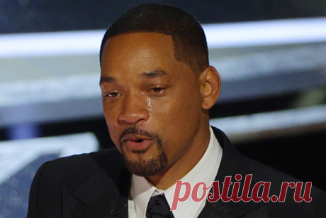 Netflix и Apple+ отказались от работы с Уиллом Смитом. После инцидента, произошедшего с Уиллом Смитом на «Оскаре», когда он резко отреагировал на шутку в адрес своей жены, ударив ведущего по лицу, некоторые кинокомпании отказались работать с актером. Так же поступили и стриминговые сервисы Netflix и Apple+, которые сняли заявки на экранизацию автобиографии артиста.