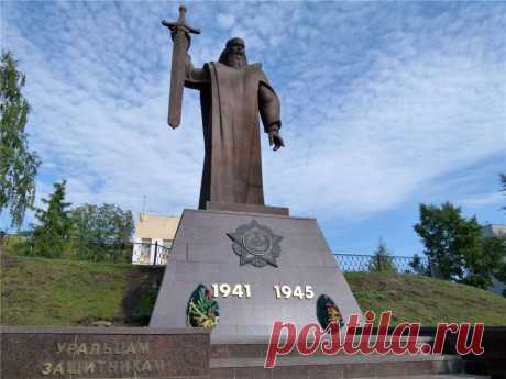 Памятник на Площади Обороны