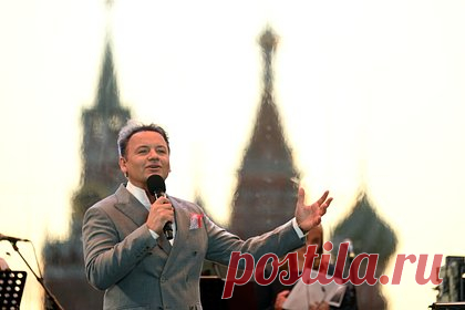 Александр Олешко назвал преимущества Москвы перед Парижем и Лондоном. Российский актер и телеведущий Александр Олешко назвал преимущества Москвы перед Парижем, Лондоном и другими иностранными мегаполисами. Российская столица положительно отличается наличием хороших заведений общепита, сообщил артист. Он добавил, что за последние десять лет в Москве многое изменилось.