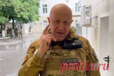 В Госдуме назвали три толкнувших Пригожина на мятеж фактора. Главу частной военной компании (ЧВК) «Вагнер» Евгения Пригожина на мятеж толкнули три фактора: деньги, амбиции и возбужденное состояние. Эти причины бунта назвал депутат Госдумы Андрей Картаполов. По его мнению, именно сочетание трех этих факторов вылилось в «попытку государственной измены».