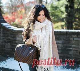 10 легендарных сумок, которые были и будут в тренде Есть вещи, которые никогда не выходят из моды и в любом сезоне будут актуальными. В первую очередь это касается, конечно, аксессуаров. Сумки от известного бренда – идеальный вклад в ваш гардероб, который полностью оправдывает себя. Несмотря на то, что это удовольствие весьма дорогое, такая покупка является выгодной инвестицией в свой стиль. Lois Vuitton Speedy Bag. Эта модель появилась еще в 1930 году, но популярной стала не сразу.