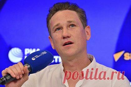 Российский актер передал помощь бойцам в зоне спецоперации на Украине. Российский актер театра и кино Антон Шагин передал помощь бойцам спецназа в рамках проекта «Все для Победы!» Общероссийского Народного Фронта (ОНФ). Военные выполняют задачи в зоне спецоперации на Украине. В конце февраля ОНФ попало в десятый пакет санкций ЕС против России.