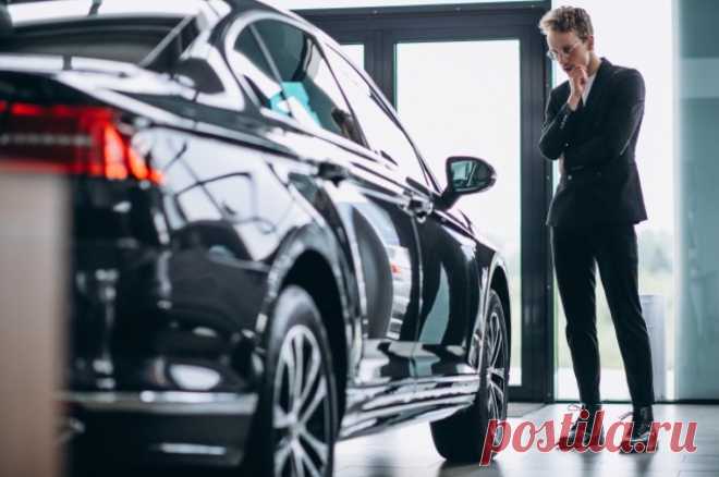 В России заканчивается дефицит легковых автомобилей без пробега. Покупателям в 2024 году предложат машины новых брендов.