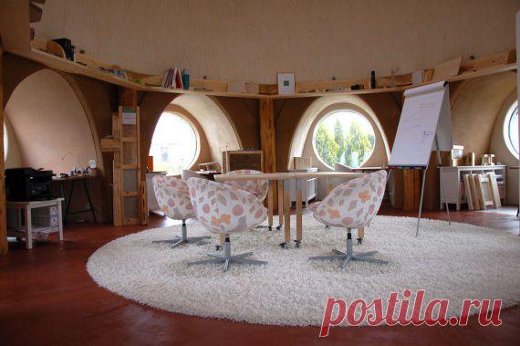 4 этапа строительства купольного дома из соломы на 64 м²