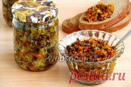 Лесной деликатес 
Икра из овощей с опятами — самая вкусная заготовка из всех консервов, которые я заготавливаю на зиму. Правда, не всегда она «доживает» до зимы. Поскольку готовлю её всегда много, то лучшей посудой для тушения является большая утятница. Икра будет вкуснее, если взять не очень сладкую морковь. Пока ещё «тихая охота» не закончилась, приготовьте этот деликатес! Не пожалеете!