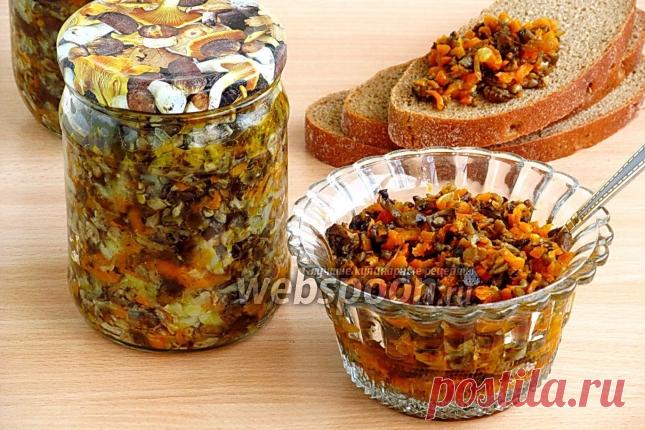 Лесной деликатес 
Икра из овощей с опятами — самая вкусная заготовка из всех консервов, которые я заготавливаю на зиму. Правда, не всегда она «доживает» до зимы. Поскольку готовлю её всегда много, то лучшей посудой для тушения является большая утятница. Икра будет вкуснее, если взять не очень сладкую морковь. Пока ещё «тихая охота» не закончилась, приготовьте этот деликатес! Не пожалеете!