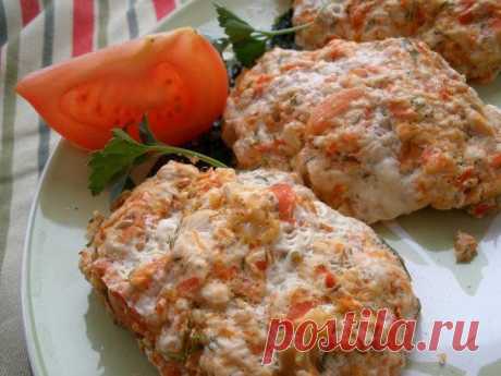 Куриные паровые котлеки под соусом.