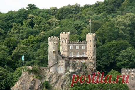 Замок Рейштайн (Burg Rheinstein).