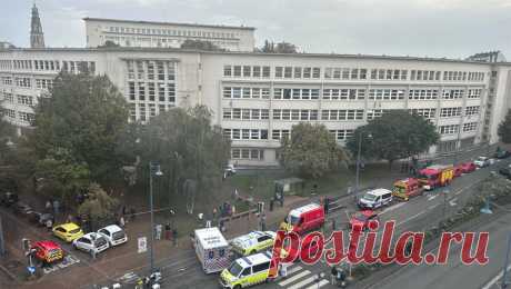 Французские СМИ сообщили, что напавший на школу с ножом оказался уроженцем Чечни. Мужчина совершивший нападение с ножом на лицей Гамбетта во французском городе Аррасе оказался уроженцем Чечни, сообщает Le Figaro. Газета уточняет, что подозреваемый ворвался в школу в районе 11.00 (12.00 мск) и нанес ножевые ранения ...