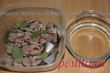 Домашняя малосольная скумбрия 

Солёная, малосольная или маринованная рыба, приготовленная в домашних условиях, получается очень вкусной. Для этого можно взять свежую или замороженную рыбу. Я хочу поделиться простым рецептом приготовления домашней малосольной скумбрии. Рыбка получается очень вкусной, нежной и в меру солёной. Попробуйте приготовить рыбу по этому рецепту и я уверена, она вам понравится. 
Для приготовления домашней малосольной скумбрии нам потребуется: 
скумб...