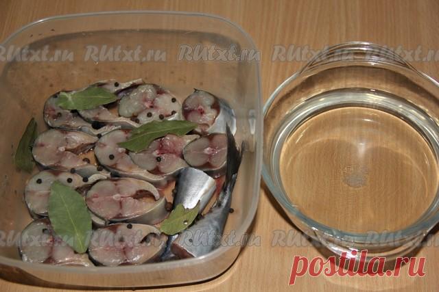 Домашняя малосольная скумбрия 

Солёная, малосольная или маринованная рыба, приготовленная в домашних условиях, получается очень вкусной. Для этого можно взять свежую или замороженную рыбу. Я хочу поделиться простым рецептом приготовления домашней малосольной скумбрии. Рыбка получается очень вкусной, нежной и в меру солёной. Попробуйте приготовить рыбу по этому рецепту и я уверена, она вам понравится. 
Для приготовления домашней малосольной скумбрии нам потребуется: 
скумб...