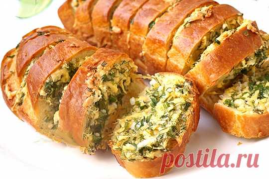 Запечённый батон с чесноком и сыром