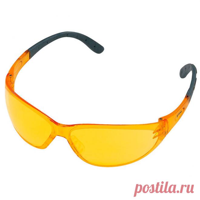 У жёлтых защитных очков CONTRAST улучшенная видимость за счёт повышения контраста жёлтыми стёклами. Эти стёкла не запотевают, устойчивы к царапинам и снабжены боковой защитой. На концах дужек есть мягкие накладки. 100 % защита от ультрафиолетового излучения. Отвечает требованиям EN 166. Масса 26,0 г.