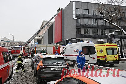 В Театре Сатиры отменили спектакли. В Театре Сатиры отменили вечерние спектакли. Ранее в здании произошел пожар, общая площадь которого составила 250 квадратных метров. Горел купол здания, сооруженный из деревянных конструкций. Отмечается, что из-за огня могли пострадать театральные костюмы, таким образом все будущие спектакли оказались под угрозой.