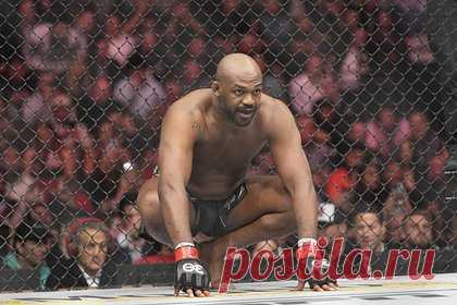 Джон Джонс стал новым лидером рейтинга лучших бойцов UFC. Американский боец ММА Джон Джонс возглавил рейтинг лучших представителей UFC вне зависимости от весовых категорий. Джонс поднялся на девять позиций и сместил с первого места австралийского бойца Александра Волкановски. Россиянин Ислам Махачев опустился со второй строчки на третью.