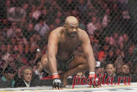 Джон Джонс стал новым лидером рейтинга лучших бойцов UFC. Американский боец ММА Джон Джонс возглавил рейтинг лучших представителей UFC вне зависимости от весовых категорий. Джонс поднялся на девять позиций и сместил с первого места австралийского бойца Александра Волкановски. Россиянин Ислам Махачев опустился со второй строчки на третью.