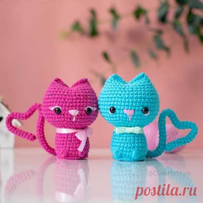 Вязаный сувенир ко Дню всех влюбленных кошечка Валентинка.