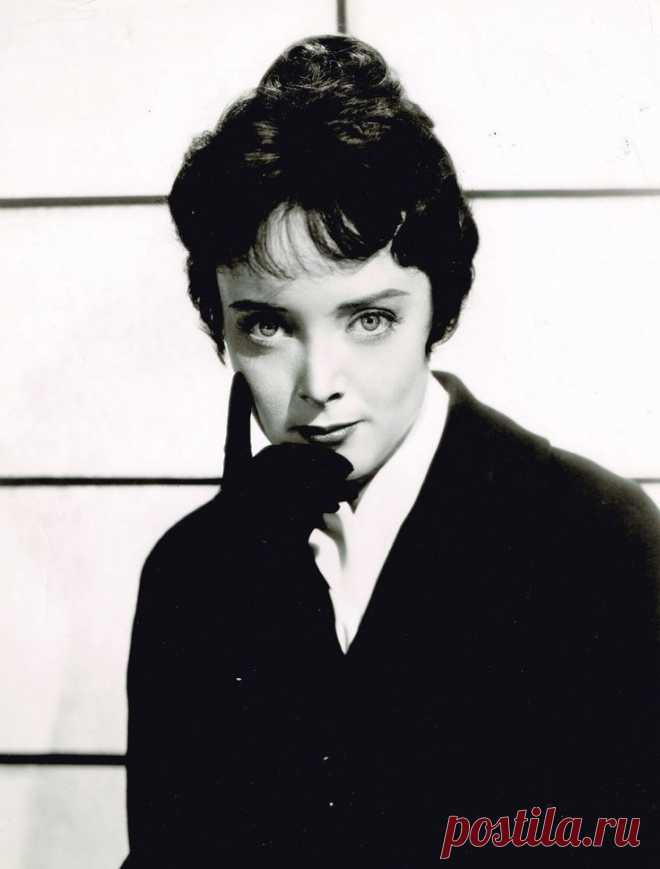 Кэролин Джонс (Carolyn Jones)
- 28 апреля, 1930 • 3 августа 1983