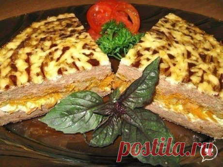 Куриная печень по-царски

Ингредиенты
Печень куриная - 500 г.
Лук репчатый - 500 г.
Морковь - 500 г.
Крупа манная - 1 /2 стакана.
Майонез - 300 г.
Растительное масло - 2 ст.л.
Соль, перец черный молотый - по вкусу.

Приготовление:
.1 Печень пропустить через мясорубку, смешать с манкой и молоком, поставить в холодильник на 1 час.
2. Лук порезать полукольцами, морковь потереть на терке. Потушить их в небольшом количестве масла.
3. Форму смазать маслом и присыпать сухарями. В...