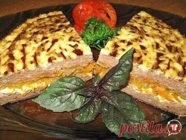 Куриная печень по-царски

Ингредиенты
Печень куриная - 500 г.
Лук репчатый - 500 г.
Морковь - 500 г.
Крупа манная - 1 /2 стакана.
Майонез - 300 г.
Растительное масло - 2 ст.л.
Соль, перец черный молотый - по вкусу.

Приготовление:
.1 Печень пропустить через мясорубку, смешать с манкой и молоком, поставить в холодильник на 1 час.
2. Лук порезать полукольцами, морковь потереть на терке. Потушить их в небольшом количестве масла.
3. Форму смазать маслом и присыпать сухарями. В...