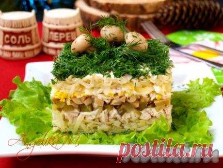 Салат "Дубок" с курицей и грибами - 8 пошаговых фото в рецепте Вкусный слоёный салат "Дубок" с курицей и грибами отлично подойдёт для праздничного застолья. Блюдо довольно сытное и готовится проще простого. К тому же в составе салата все доступные ингредиенты. Для большой компании салат можно приготовить в глубоком салатнике, увеличивая количество продуктов ...