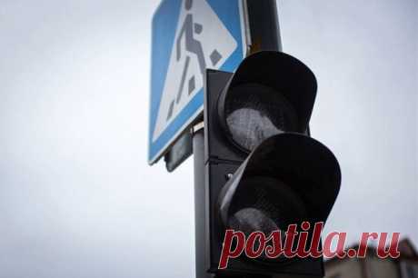 В подмосковном Щелково водитель Audi сбила и переехала девушку. Пострадавшая находится в среднетяжелом состоянии в больнице.