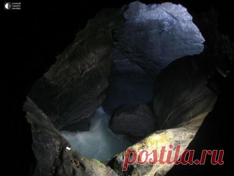 Жемчужина Швейцарских Альп - уникальный Трюммельбахский водопад, расположенный прямо внутри горы!